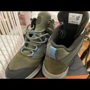 BNIB MERRELL ZION HIKING BOOT - WOMEN'S SIZE 7